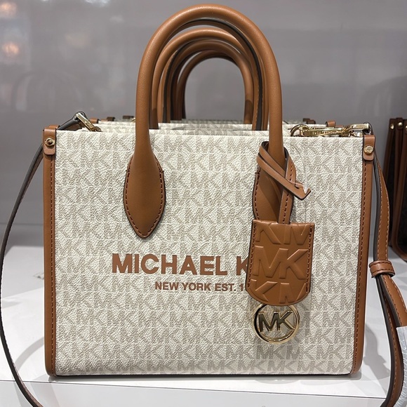 MICHAEL KORS
Mirella Small Logo Crossbody Bag
Vanilla
NWT - Picture 12 of 16